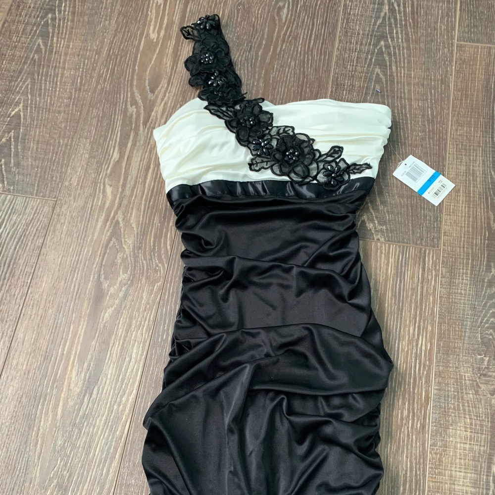 B Darlin Black & White Slim Fit Dress
